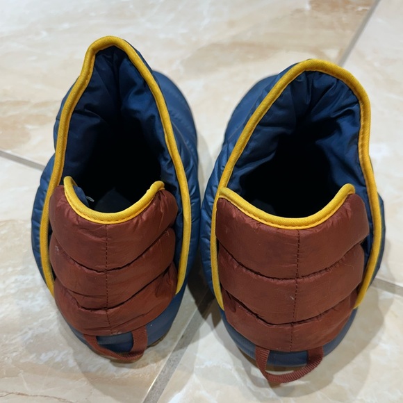 The North Face - ThermoBall Traction Bootie Unisex 
Men's Size 7 - Picture 5 of 7